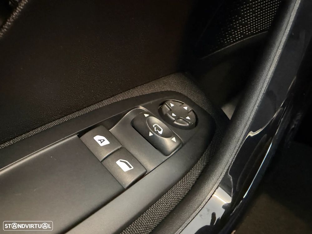 Peugeot 208 1.4 HDi SE Style - 33