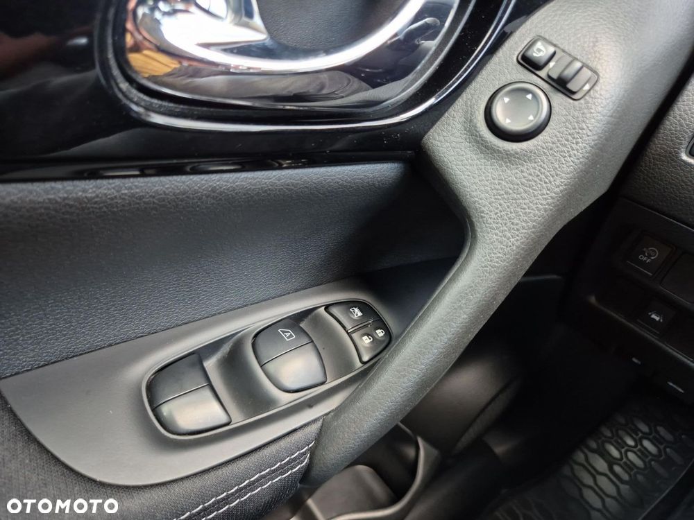 Nissan Qashqai 1.2 DIG-T N-Connecta EU6 - 25