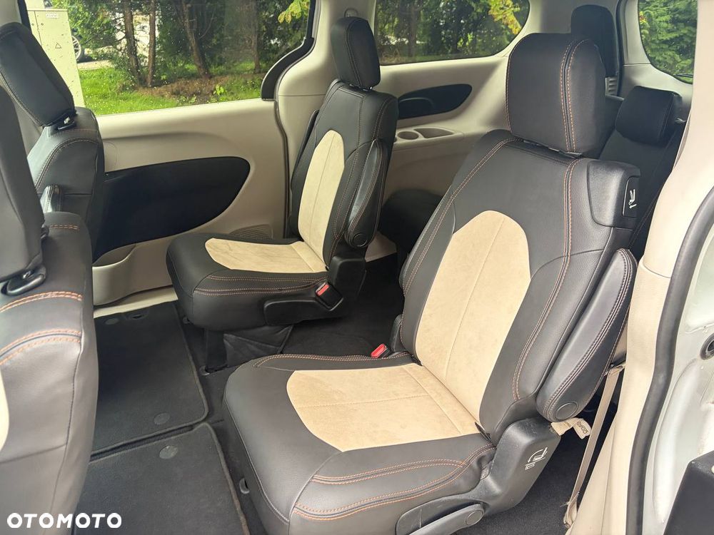 Chrysler Pacifica - 22