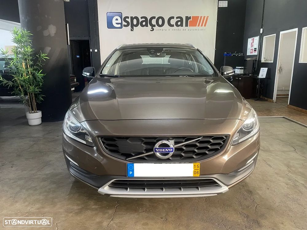 Volvo V60 Cross Country 2.0 D3 Momentum Geartronic - 2