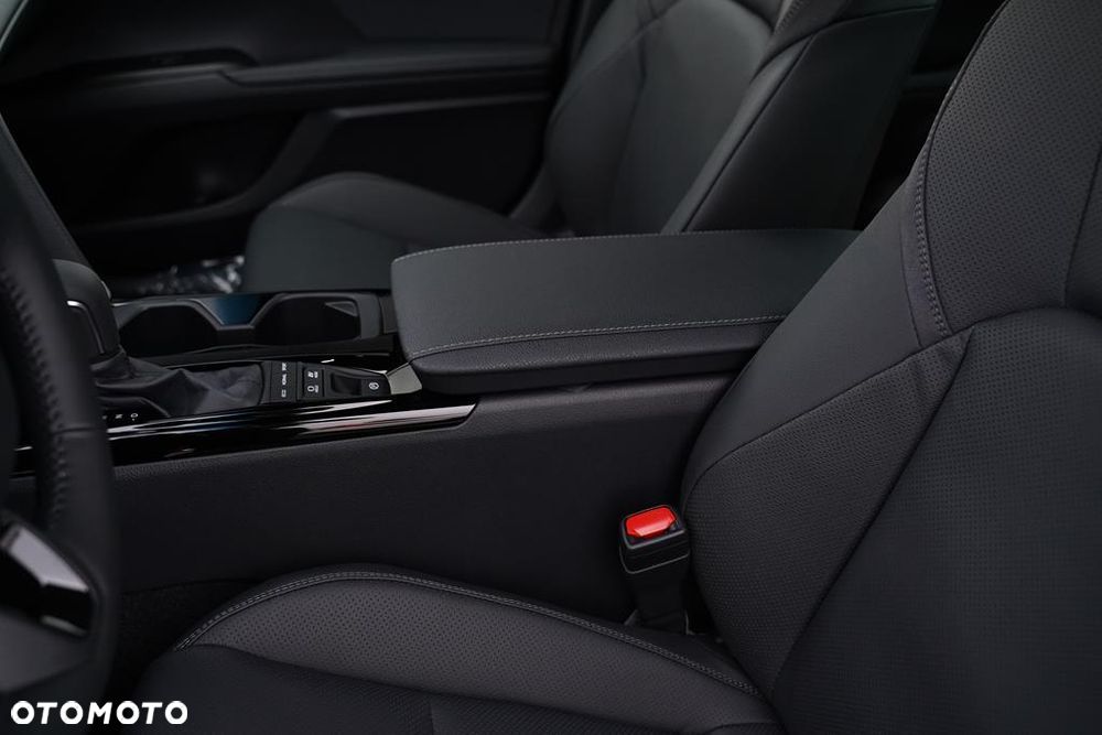Toyota Camry 2.5 Hybrid Dynamic Force Executive e-CVT - 26