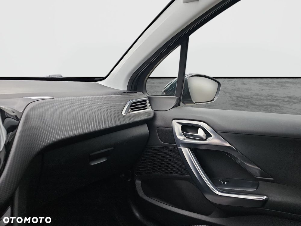 Peugeot 2008 1.2 Pure Tech GPF Allure S&S EAT6 - 26