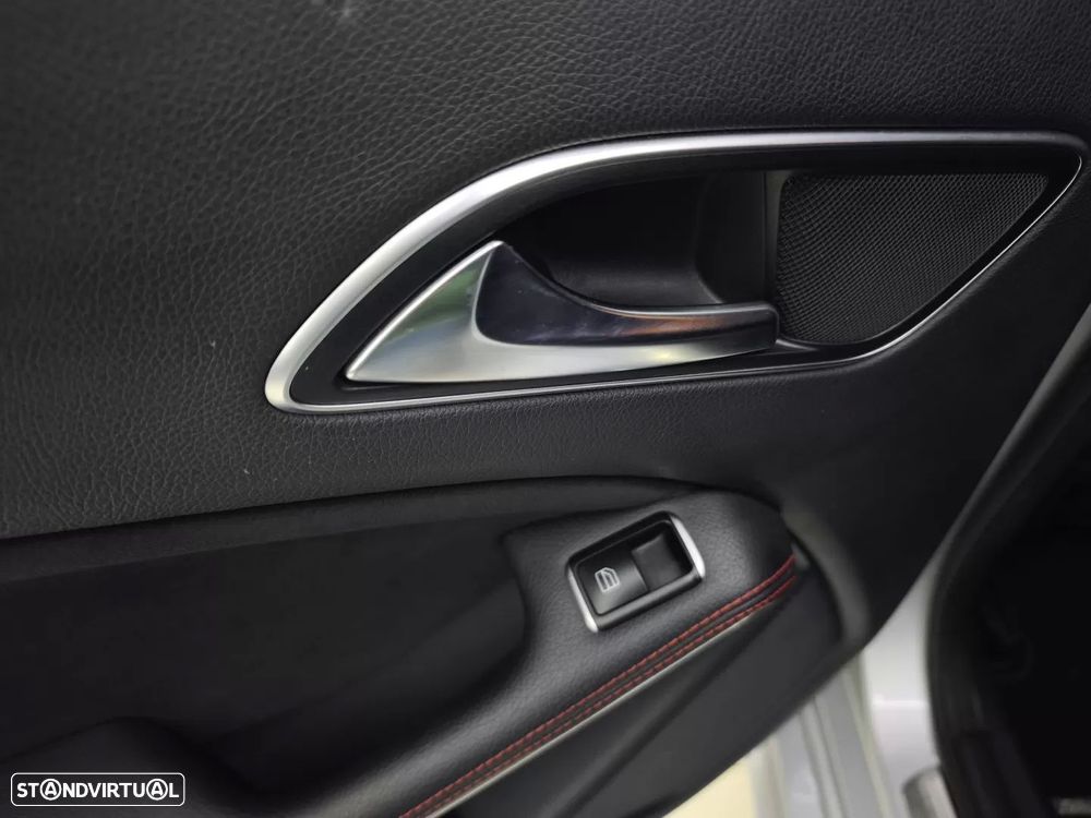 Mercedes-Benz A 180 d AMG Line - 36