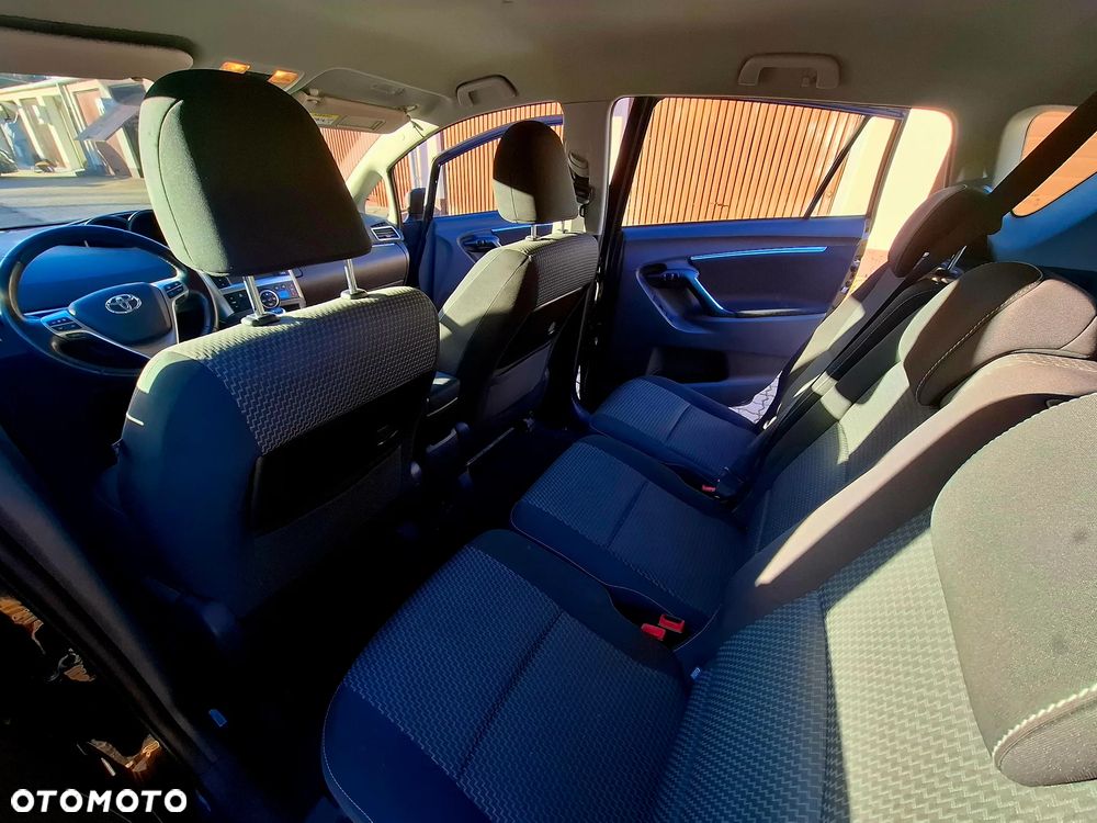 Toyota Verso 1.8 Premium 7os - 4