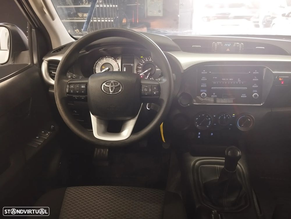 Toyota Hilux 2.4 D-4D 2WD CD CM - 11