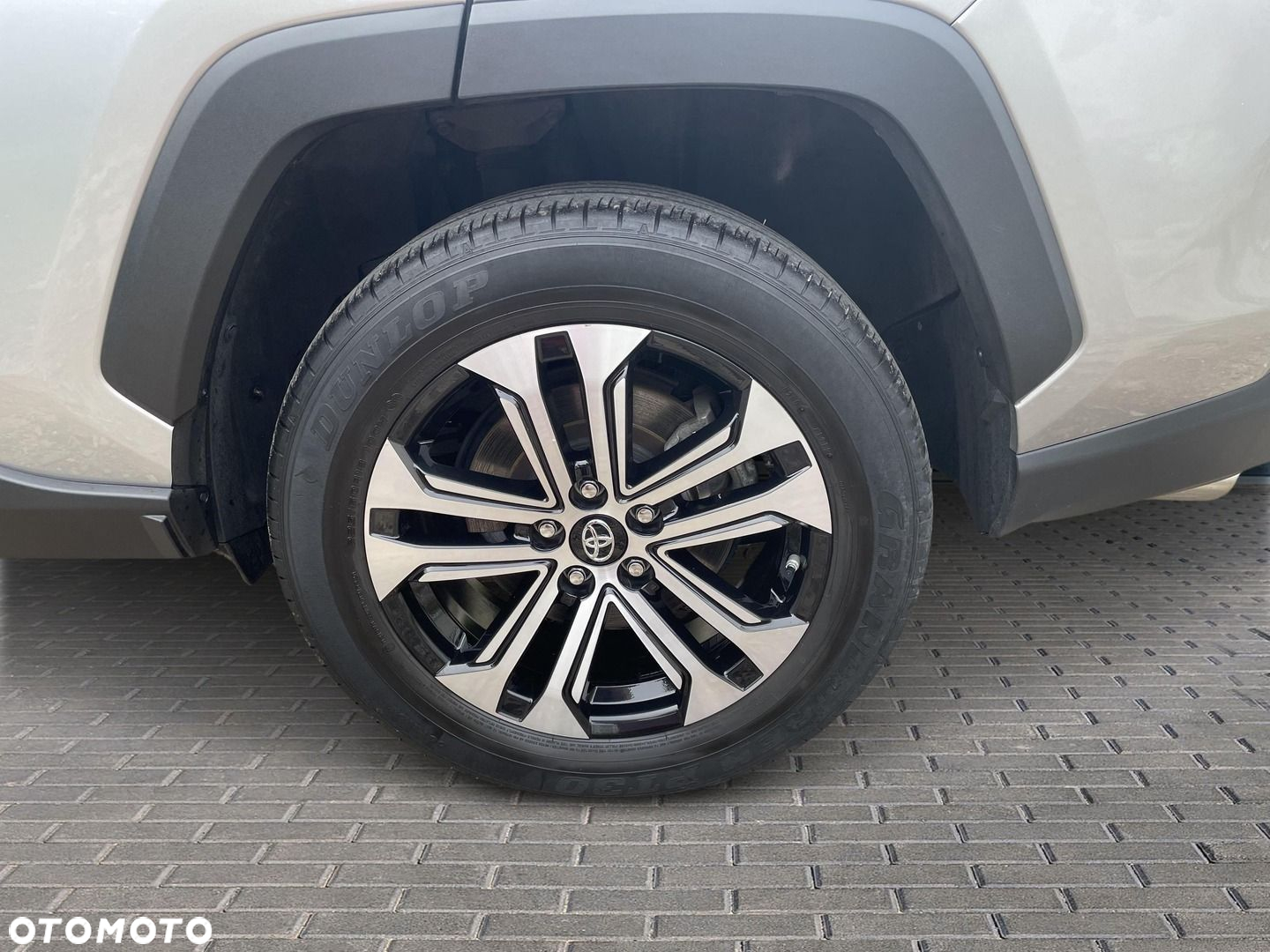 Toyota RAV4 - 24