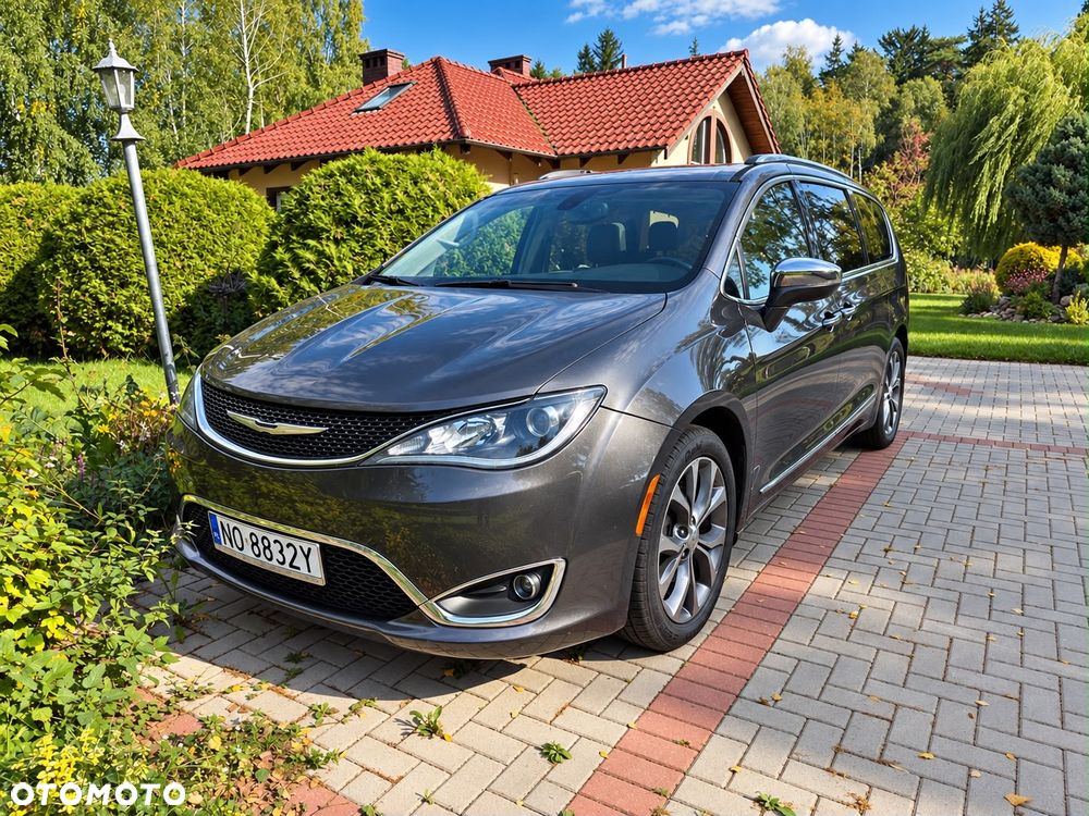 Chrysler Pacifica - 1