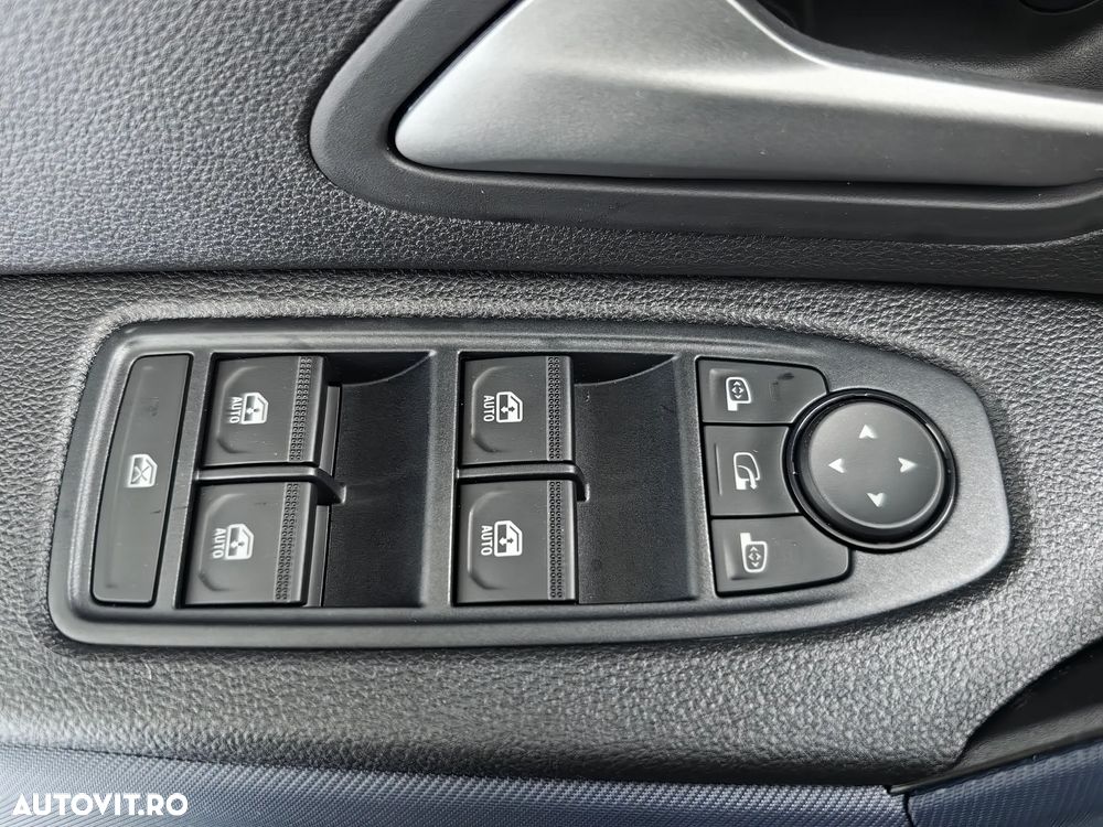 Dacia Duster HEV 140 Journey - 13