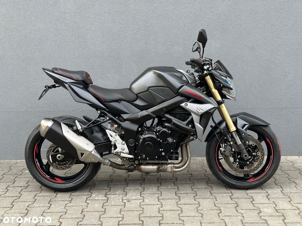 Suzuki GSR - 5