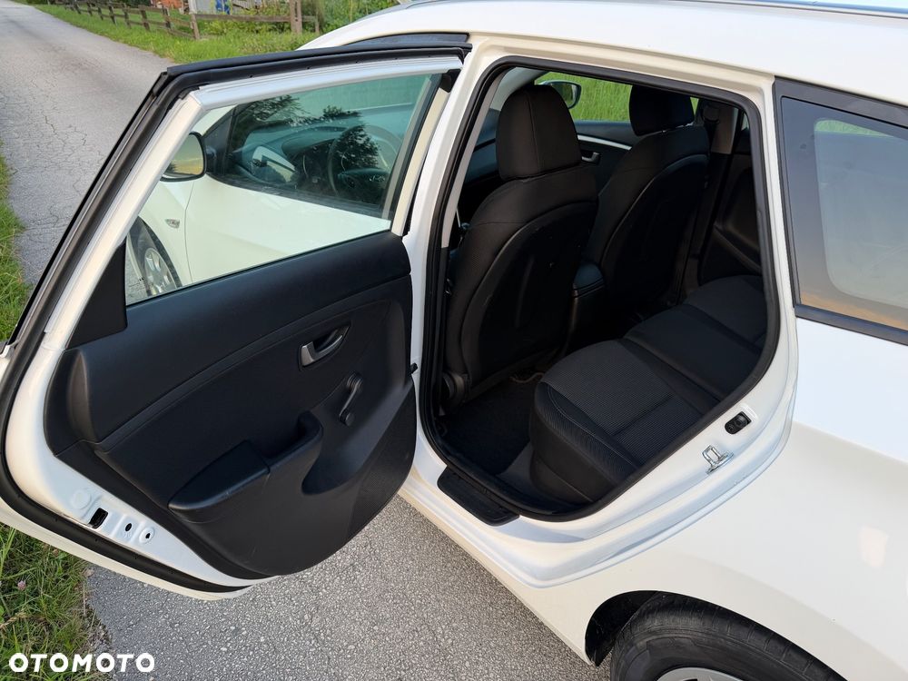 Hyundai i30 1.6 D GO - 15