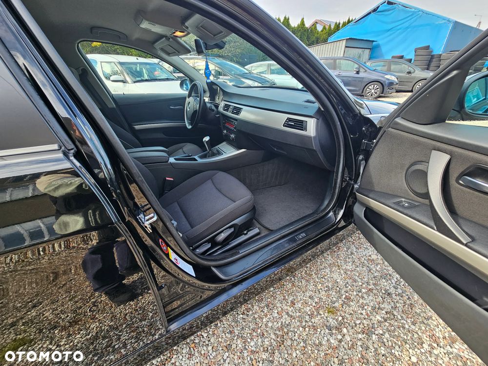 BMW Seria 3 318i Touring - 5