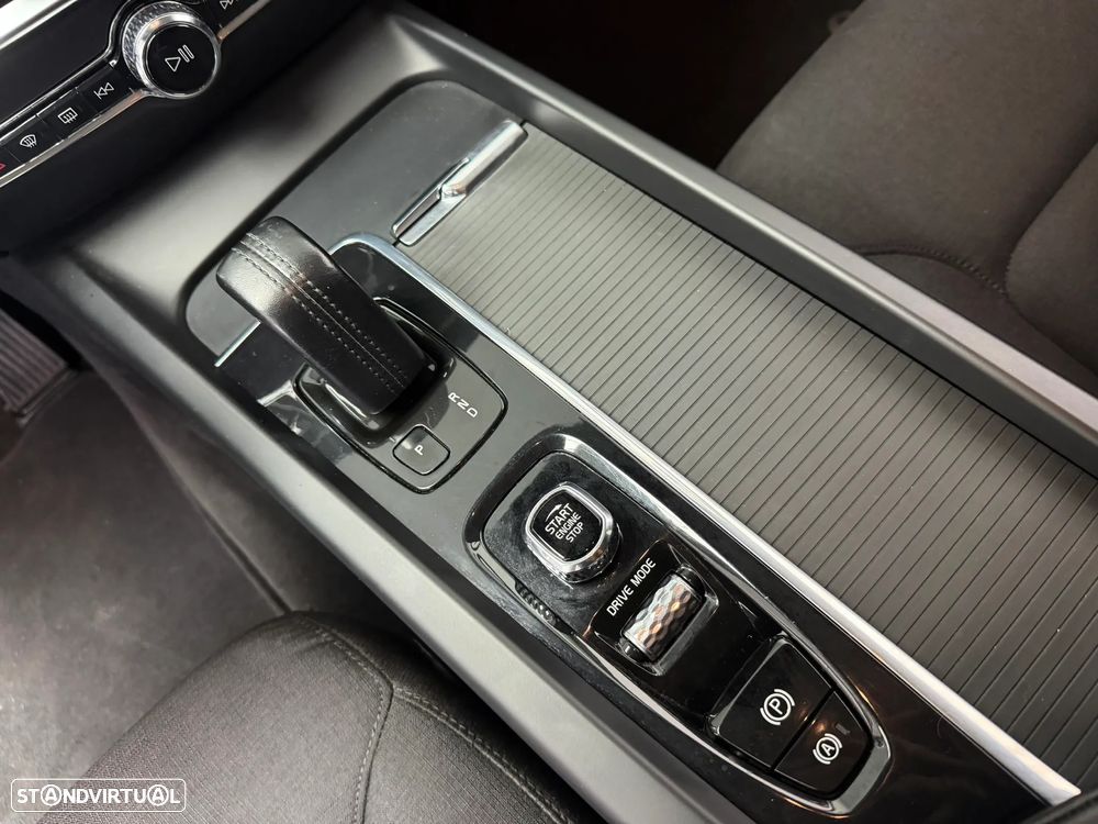 Volvo V60 2.0 B4 Momentum Plus Geartronic - 24