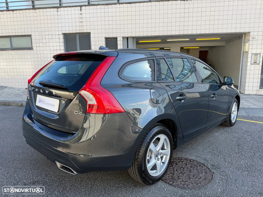 Volvo V60 2.0 D4 Momentum Eco - 41