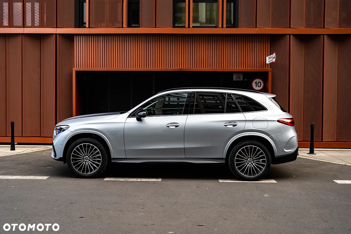 Mercedes-Benz GLC 300 e 4-Matic AMG Line - 3
