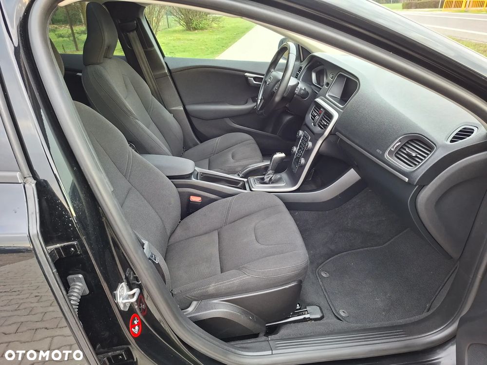 Volvo V40 D2 - 10