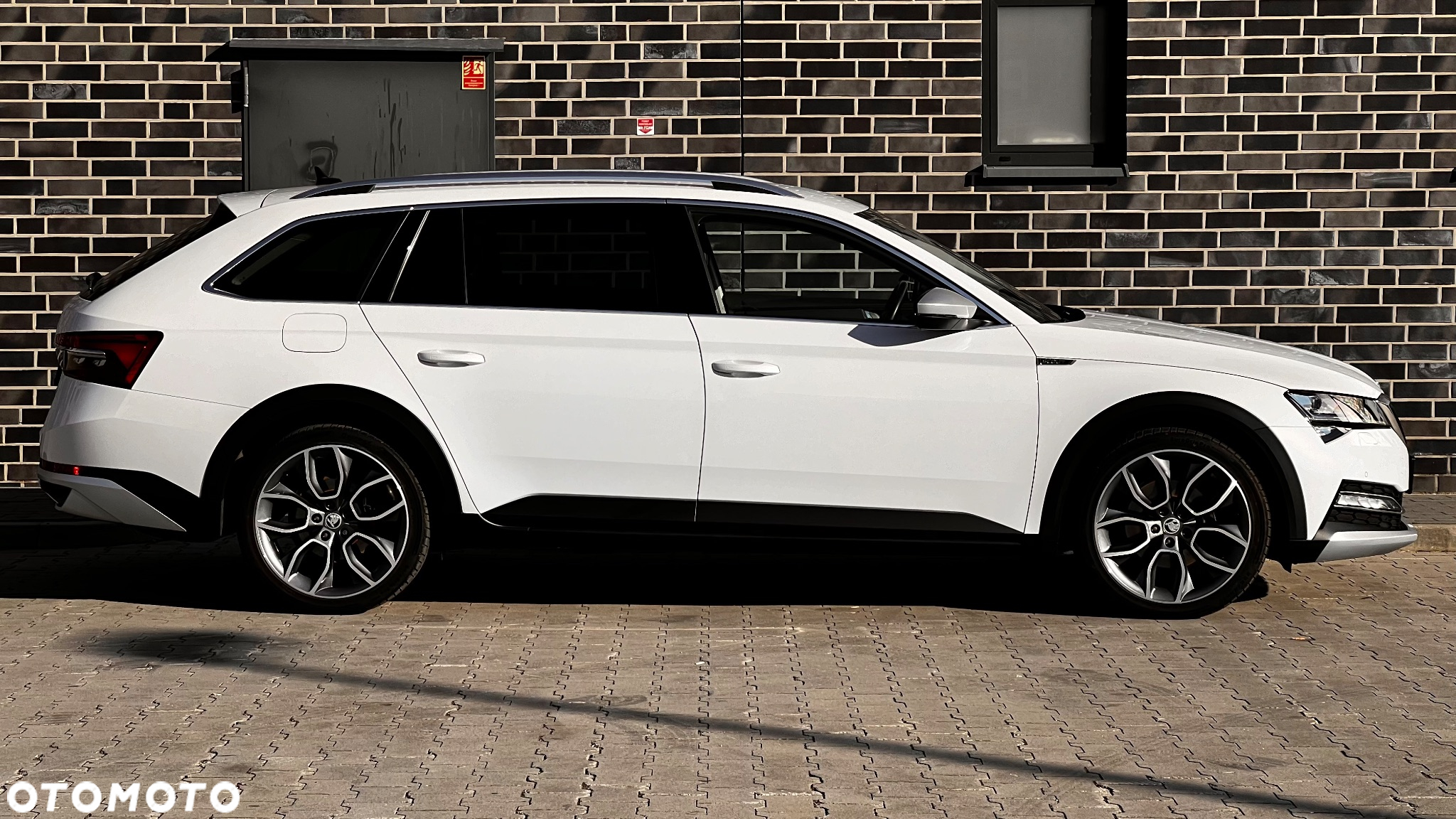 Skoda Superb Combi 2.0 TDI 4x4 DSG Scout - 12
