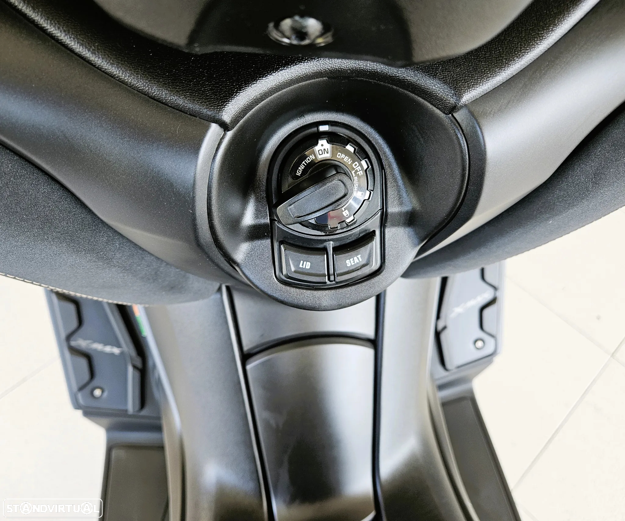 Yamaha X-Max Tech Max AKRAPOVIC - 17