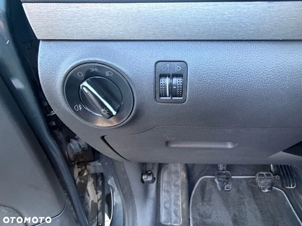 Volkswagen Sharan 1.9 TDI Comfortline Family - 12