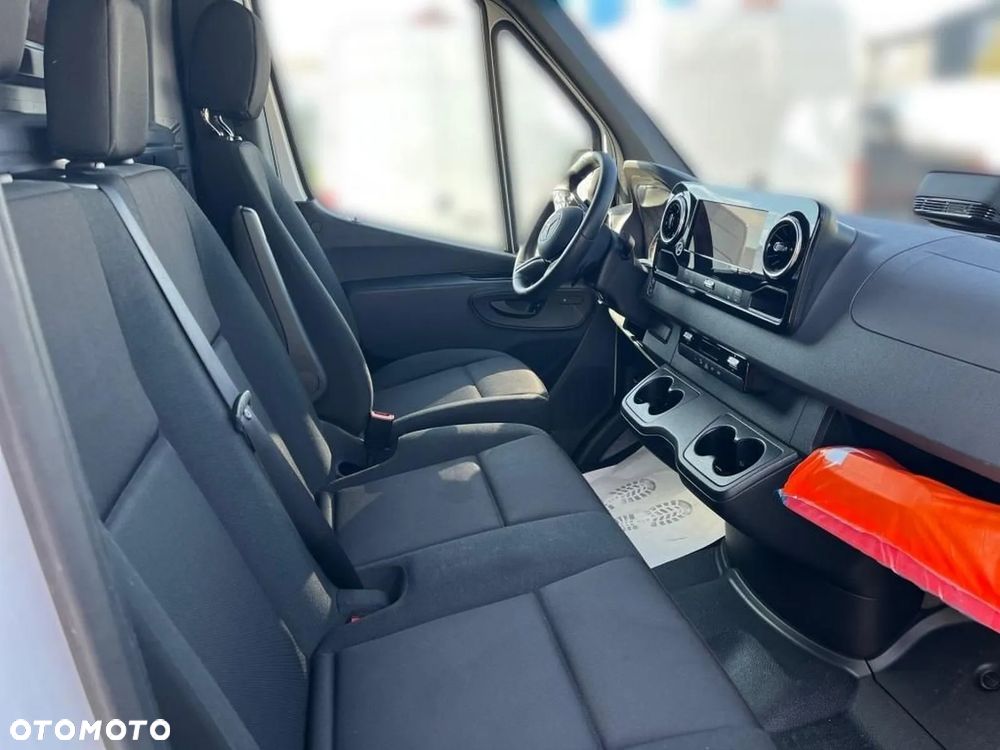 Mercedes-Benz Sprinter - 30