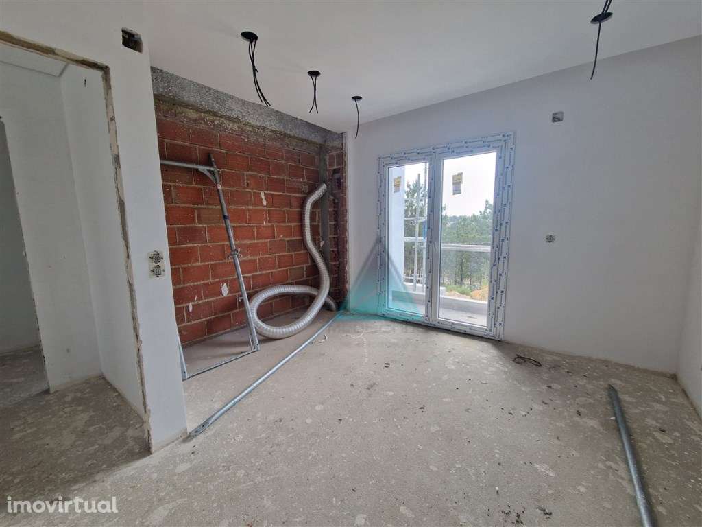 Moradia Isolada * * 5 Assoalhadas * * * Piscina - Grande imagem: 5/9