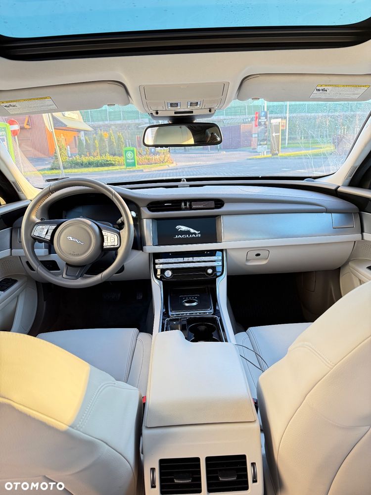 Jaguar XF 2.0 T R-Sport - 18