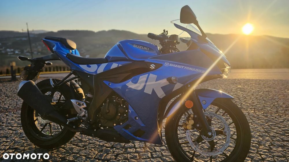 Suzuki GSX - 2