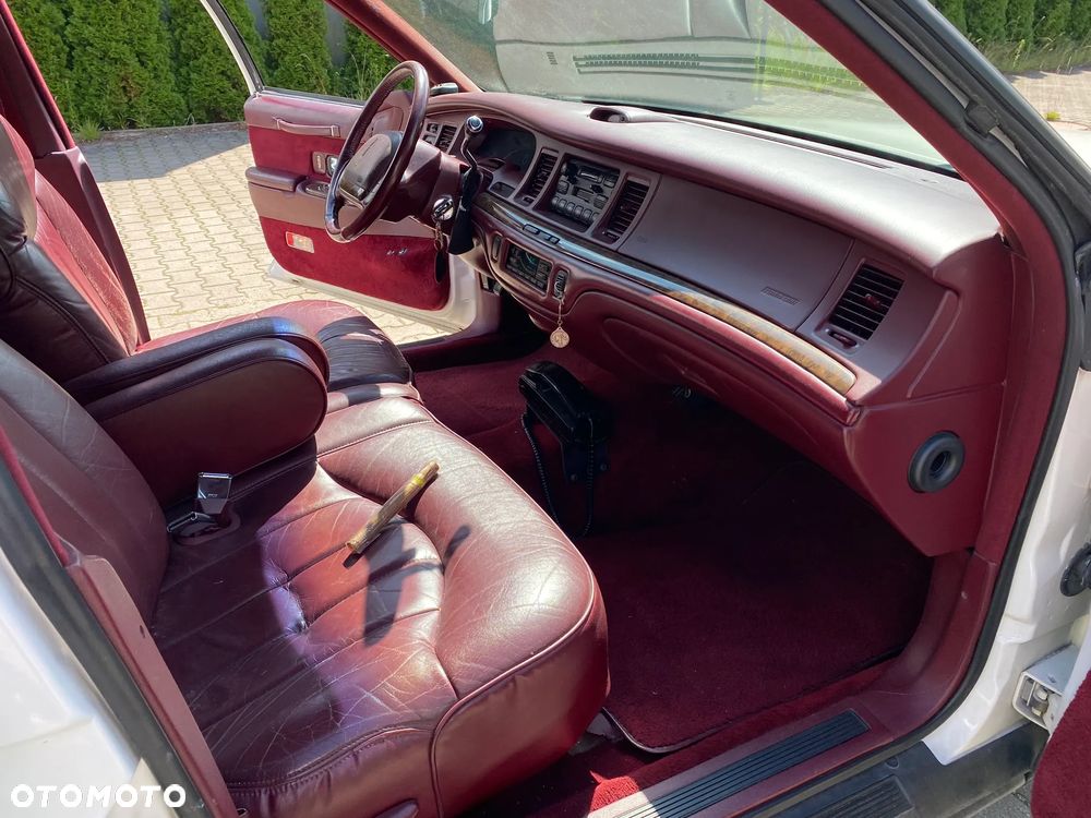 Lincoln Town Car ver-4-6-executive - 19