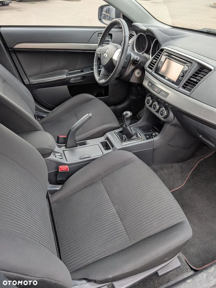 Mitsubishi Lancer 1.6 Intense - 10