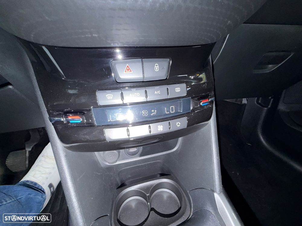 Peugeot 2008 - 36
