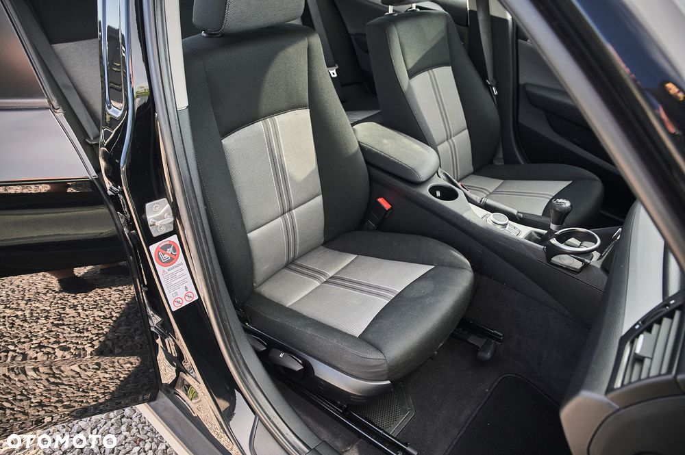 BMW X1 xDrive18d xLine - 29