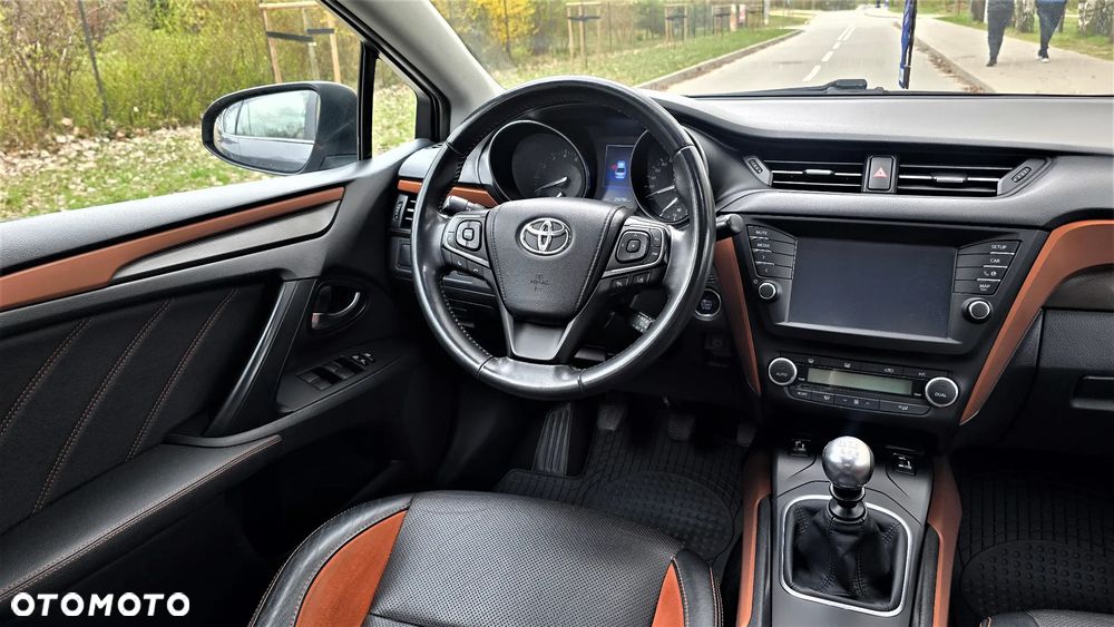 Toyota Avensis 1.8 Premium - 22