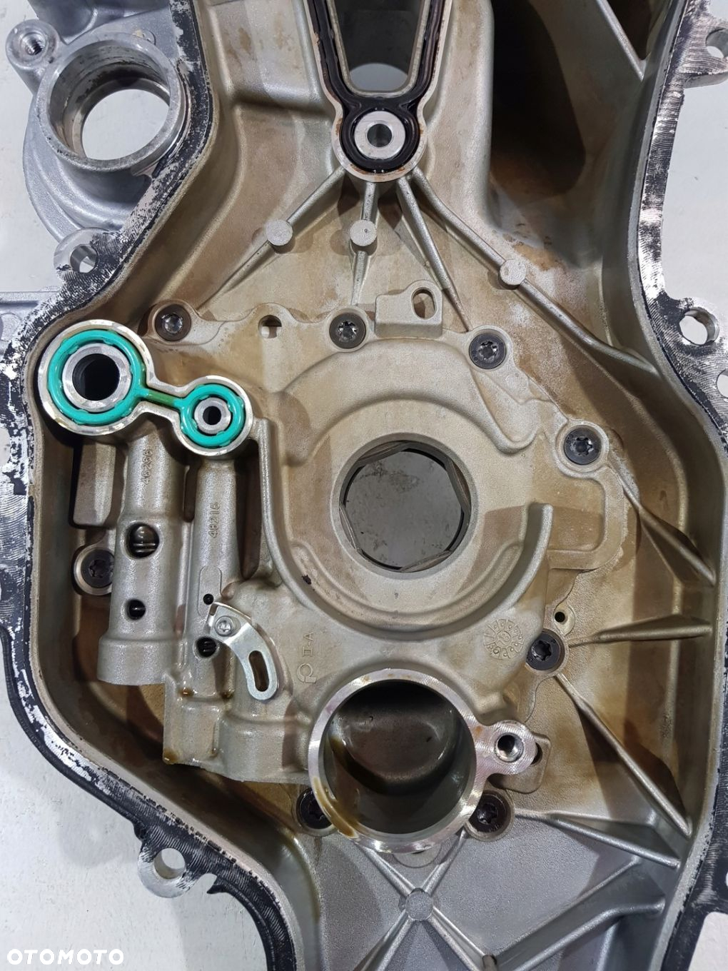 OBUDOWA ROZRZĄDU POMPA OLEJU 135029068R DACIA RENAULT NISSAN 1.0SCE B4DE411 - 7
