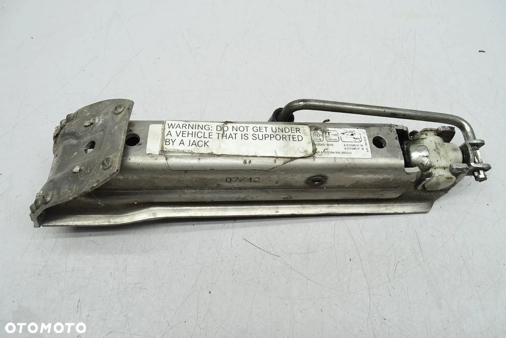 Mercedes C Klasa W204 Lewarek Podnośnik A2125800118 - 1