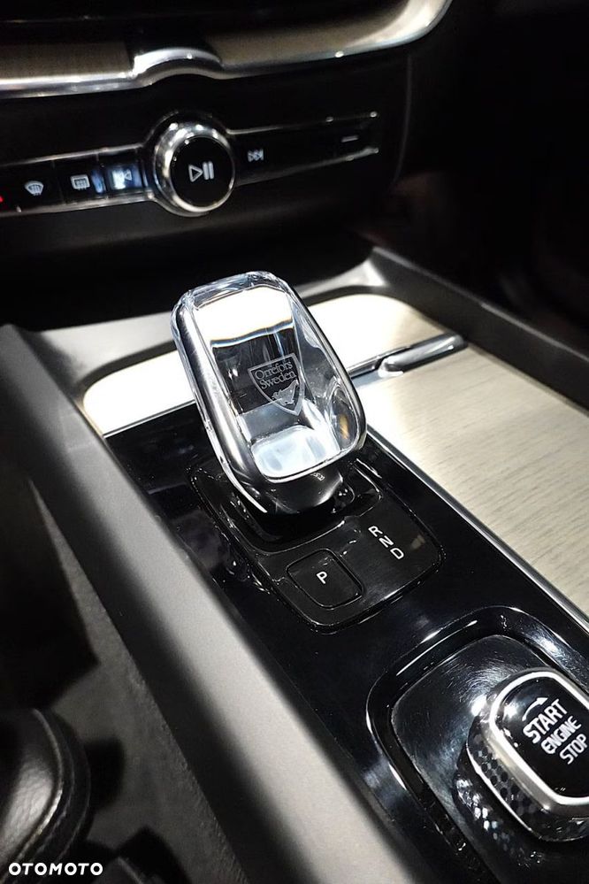 Volvo XC 60 T6 Plug-In Hybrid AWD R-Design - 23