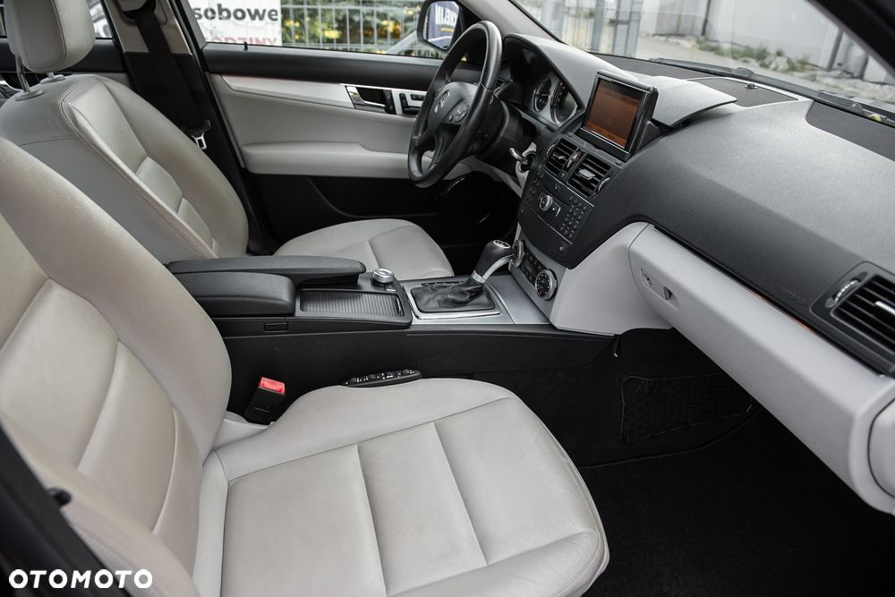 Mercedes-Benz Klasa C 350 CDI DPF 4Matic 7G-TRONIC Avantgarde - 28
