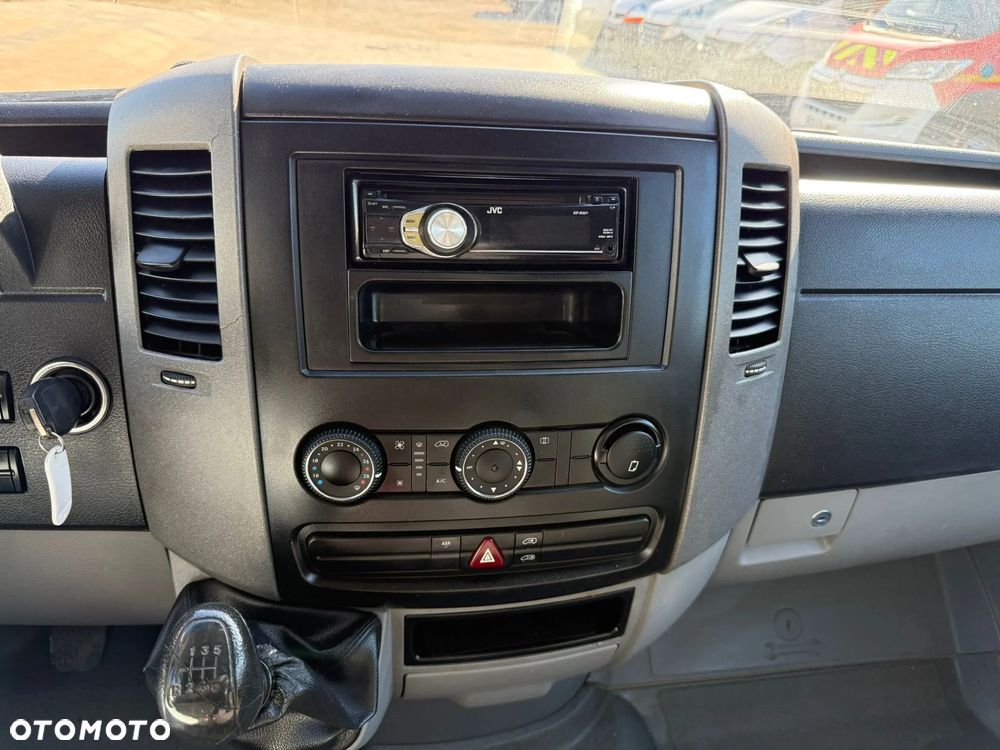 Mercedes-Benz Sprinter - 9