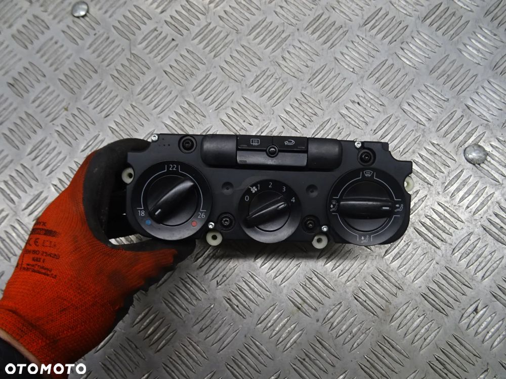 VW GOLF V 1.9TDI PANEL NAWIEWU KLIMATYZACJI 1K1820045B