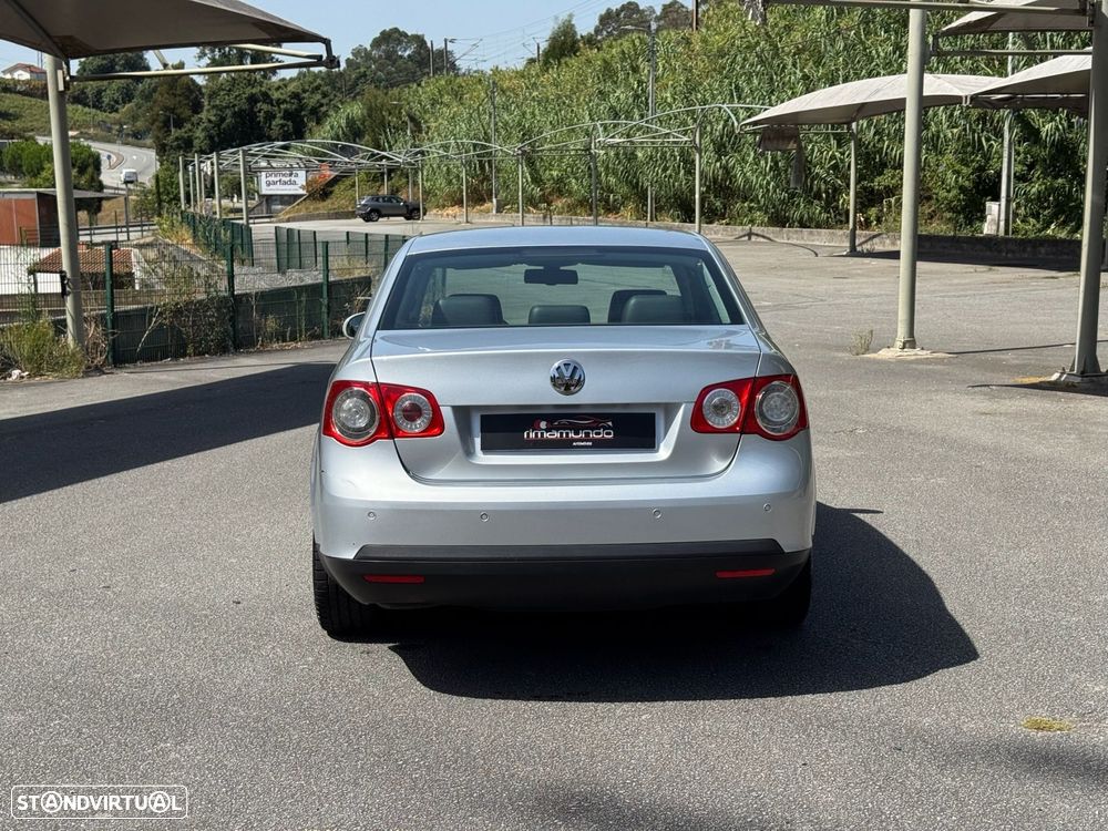 VW Jetta 2.0 TDI Sportline - 6