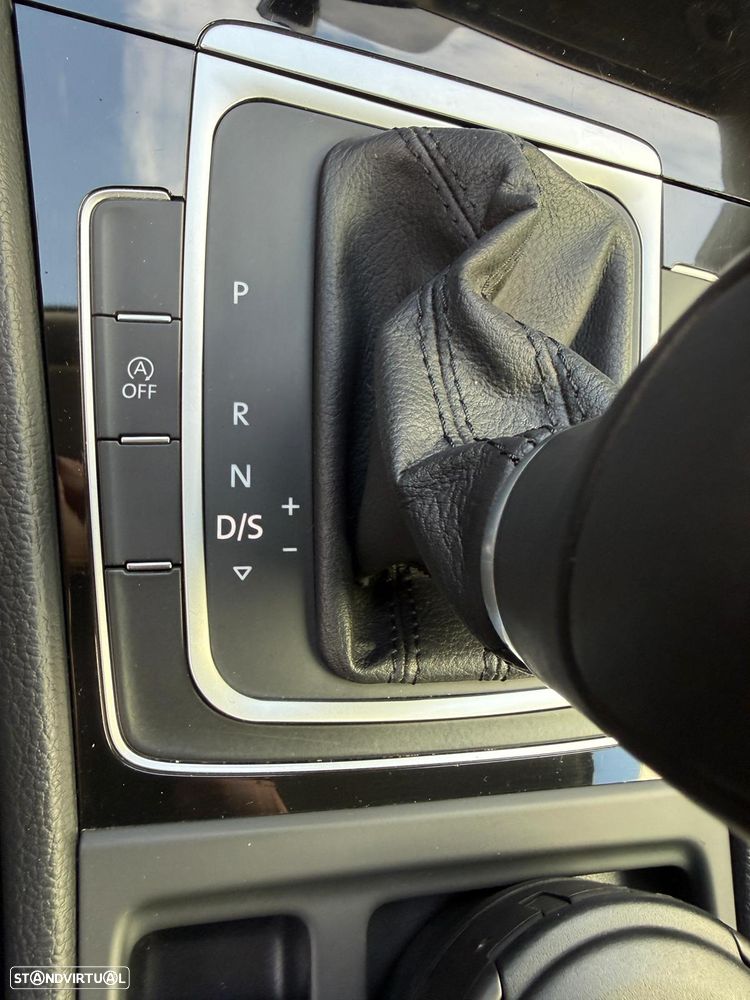 VW Golf Variant 1.6 TDi Highline DSG - 17