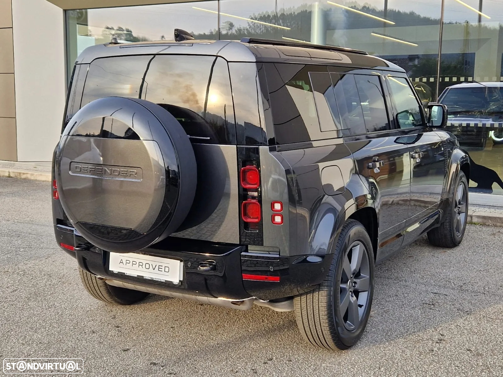 Land Rover Defender 2.0 P300e 110 AWD X-Dynamic SE - 8