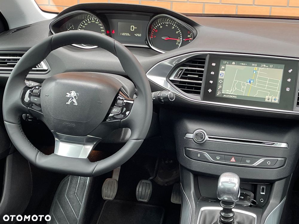 Peugeot 308 1.2 PureTech Style S&S - 17