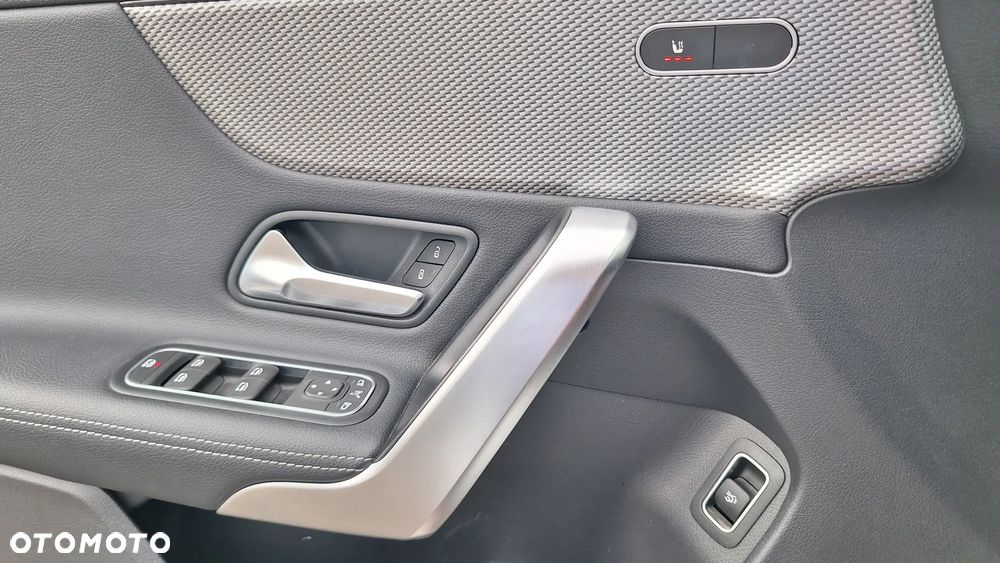 Mercedes-Benz CLA 200 7G-DCT - 12