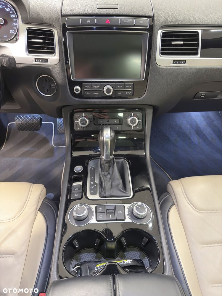 Volkswagen Touareg 3.0 V6 TDI SCR Blue Motion DPF Automatik Terrain Tech Executive Edition - 14