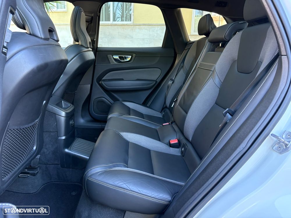 Volvo XC 60 2.0 T6 PHEV R-Design AWD - 26