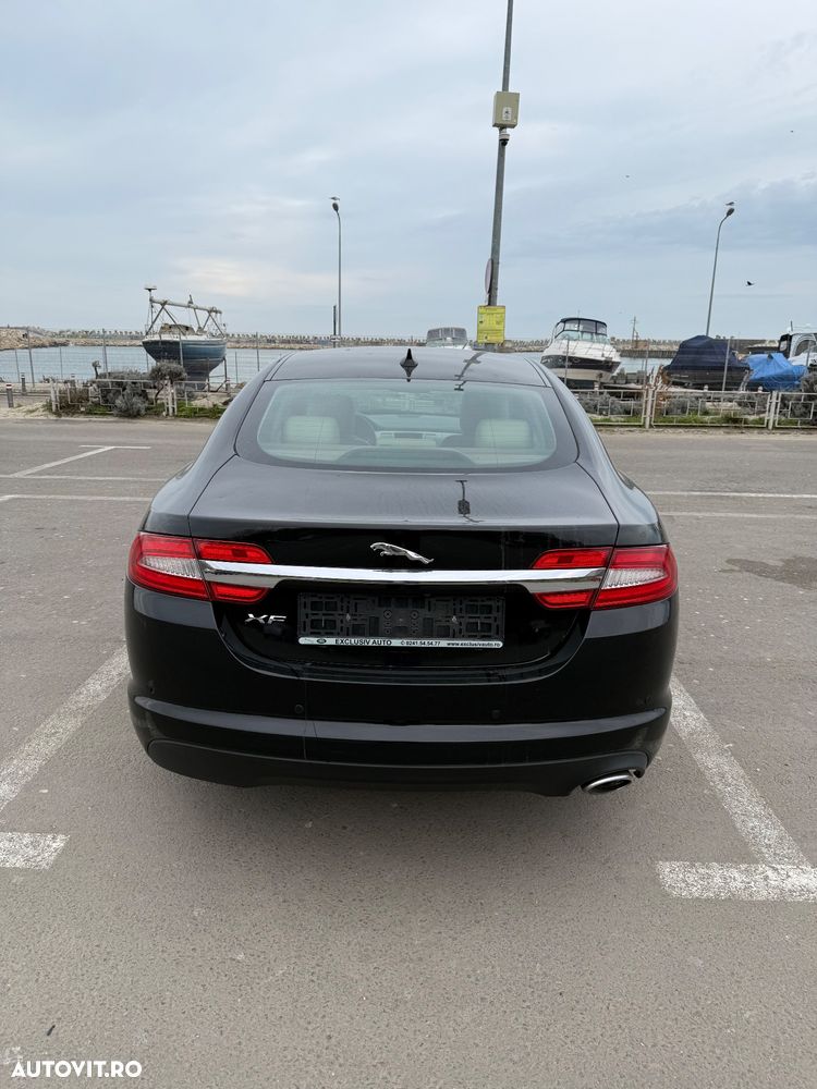 Jaguar XF 2.2D Premium Luxury - 4