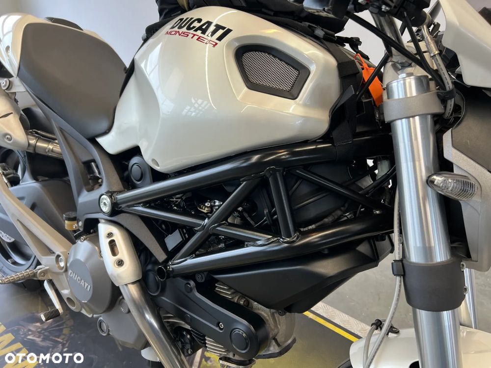 Ducati Monster - 24
