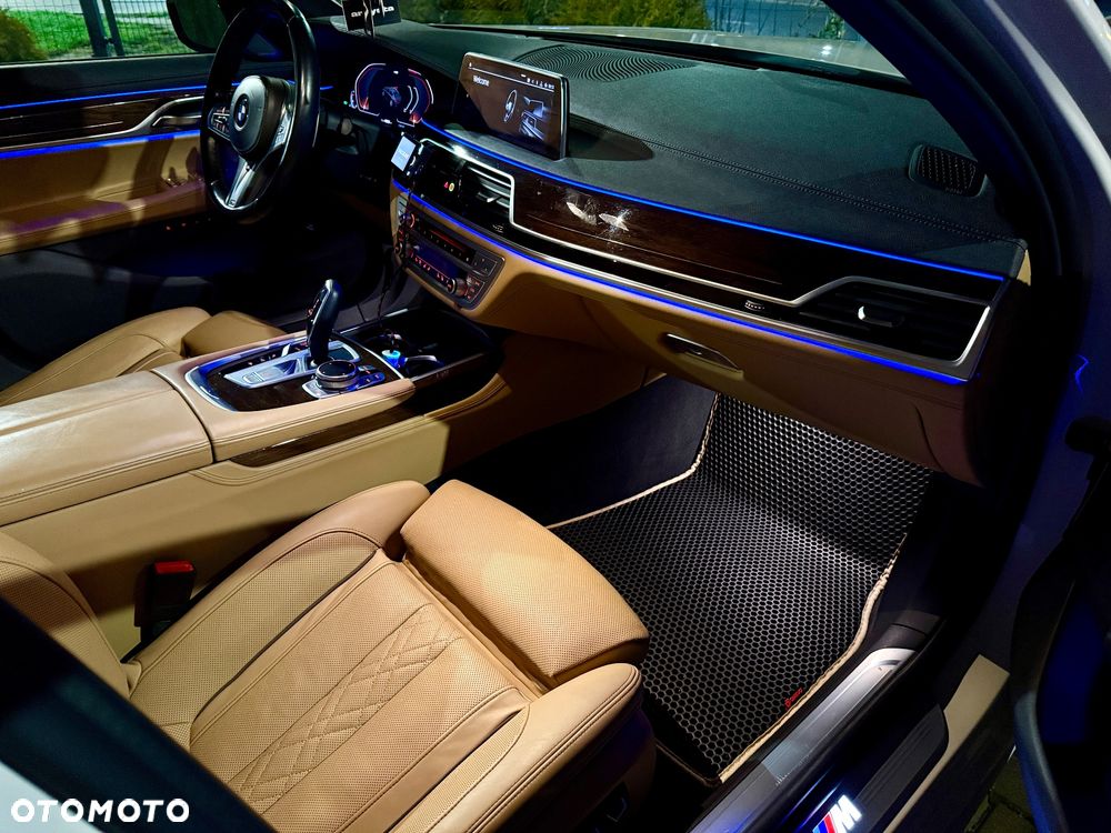 BMW Seria 7 750Li xDrive sport - 33