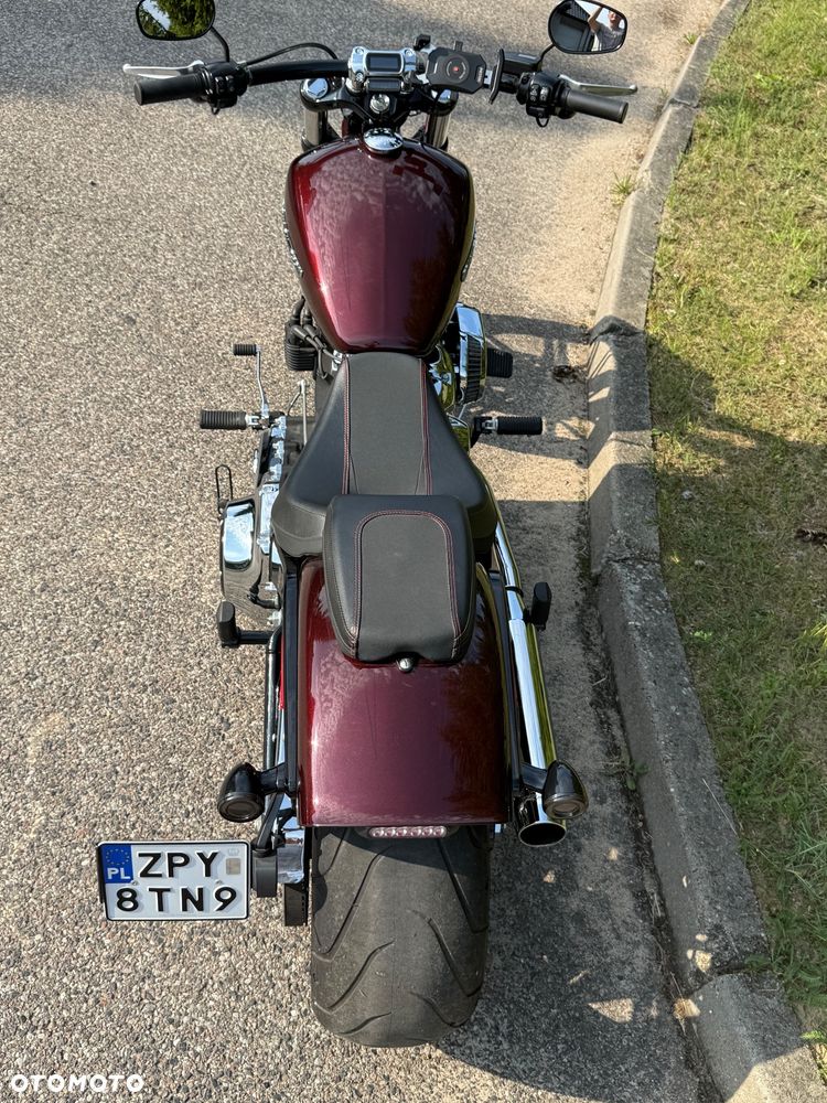 Harley-Davidson Softail Breakout - 23