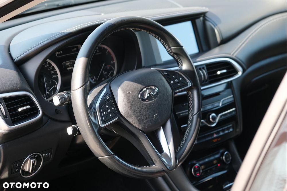 Infiniti Q30 - 19