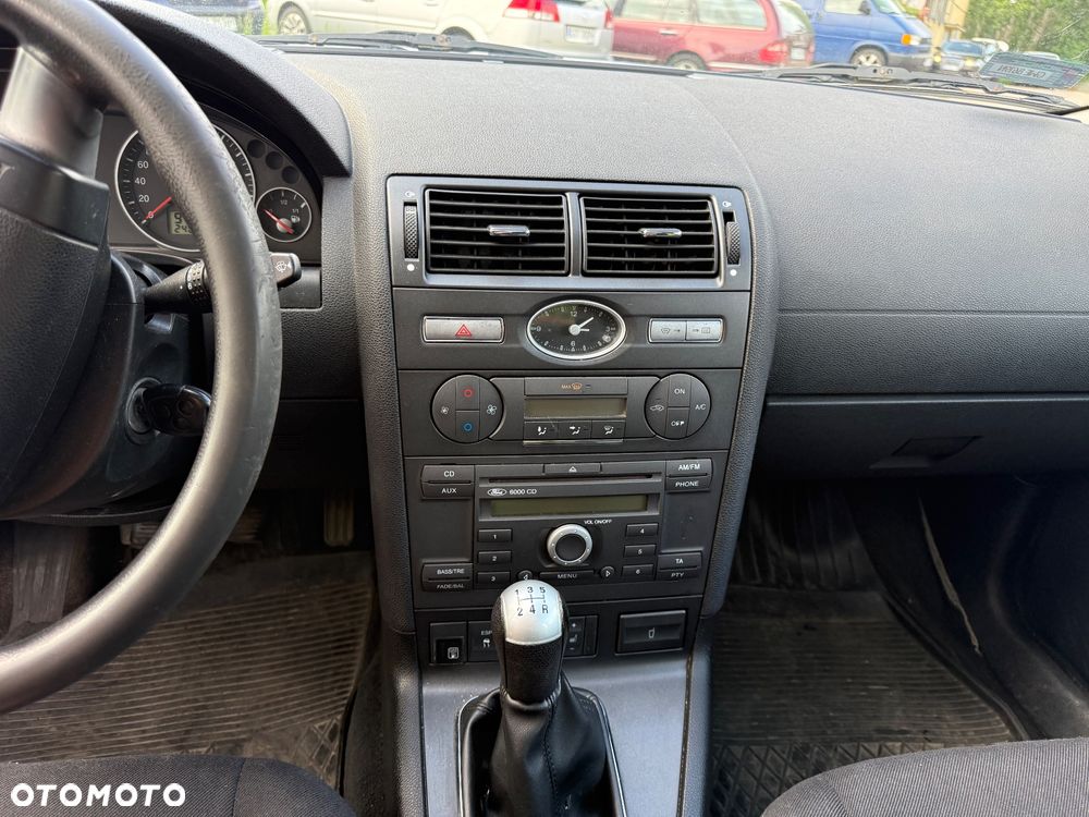 Ford Mondeo 2.0 Ghia - 13